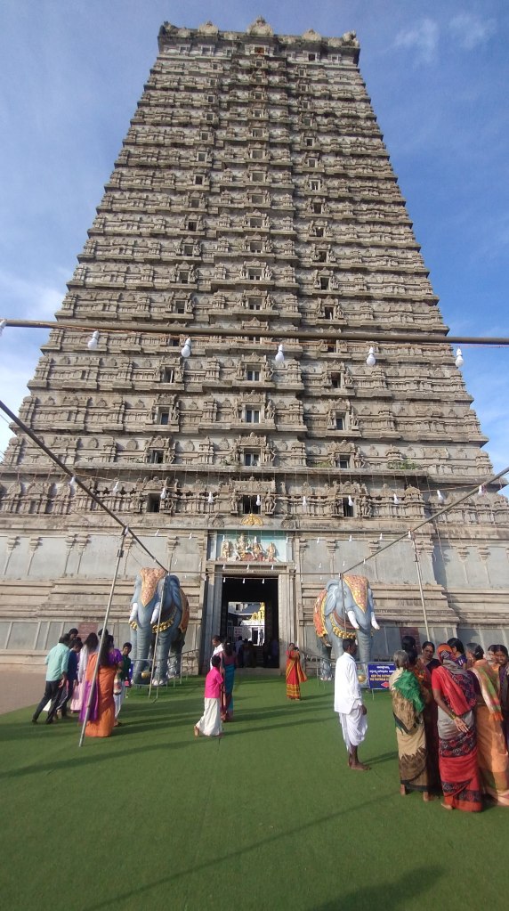 Murudeshwar temple in daytime