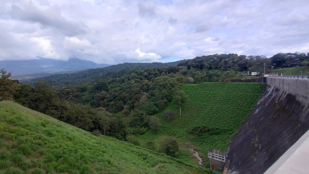 Ponmudi dam Munnar