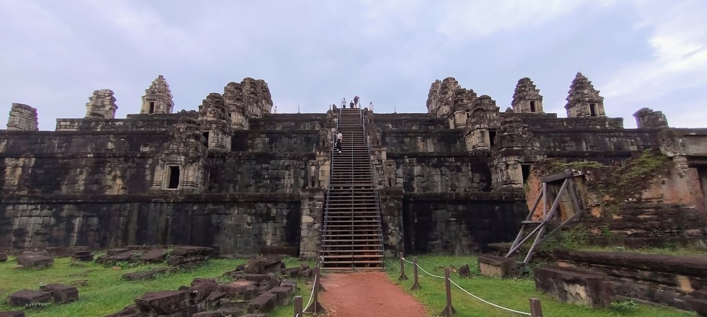 Phnom Bakheng, Angkor Wat Heritage Site, Siem Reap, Cambodia
