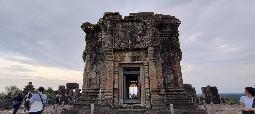 Phnom Bakheng, Angkor Wat Heritage Site, Siem Reap, Cambodia