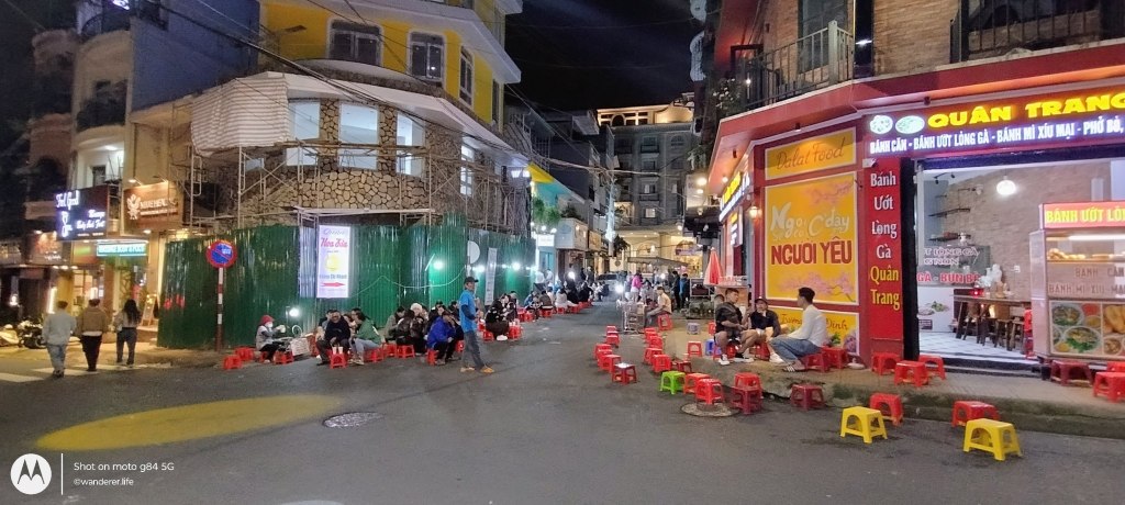 Da Lat night market, vietnam