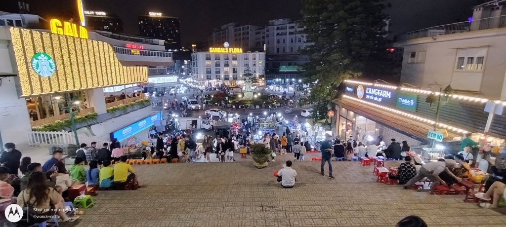 Da Lat night market, vietnam