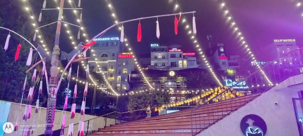 Da Lat night market, vietnam