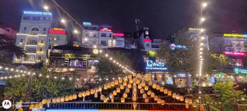 Da Lat night market, vietnam