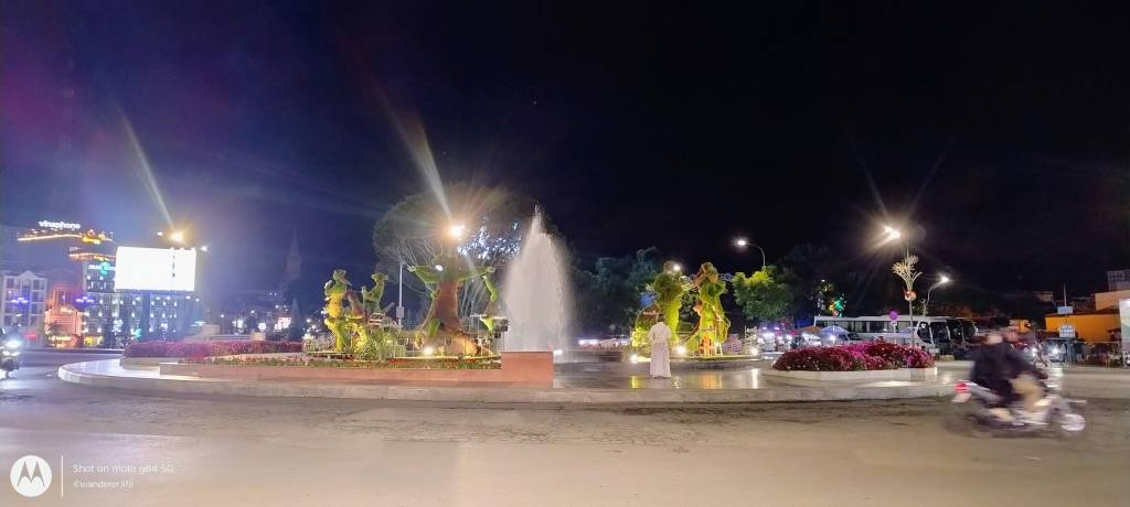 Da Lat night market, vietnam