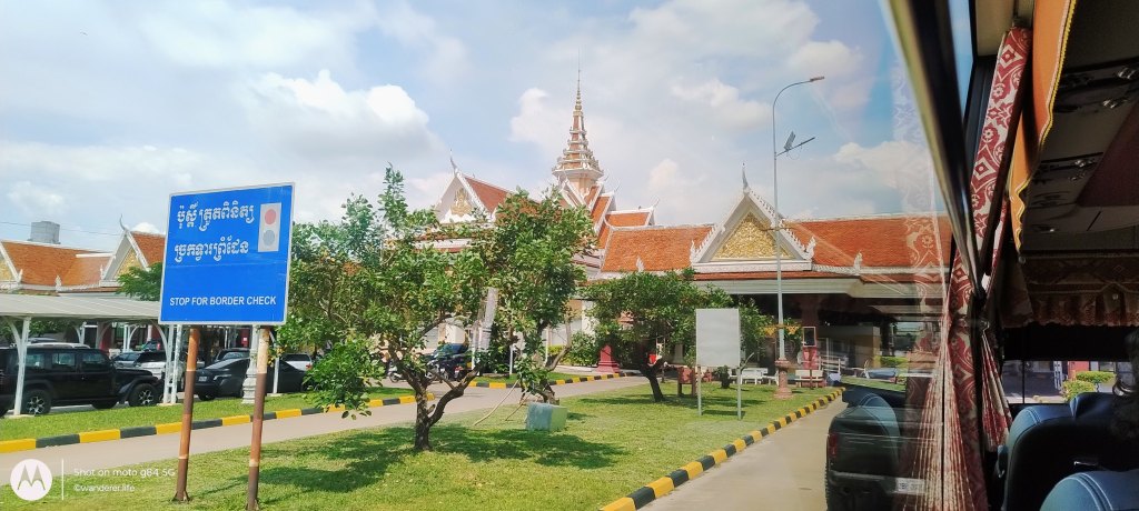bavet moc bai border cambodia vietnam