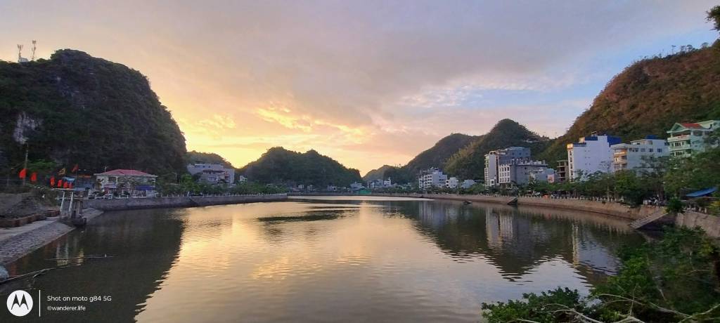 cat ba, vietnam
