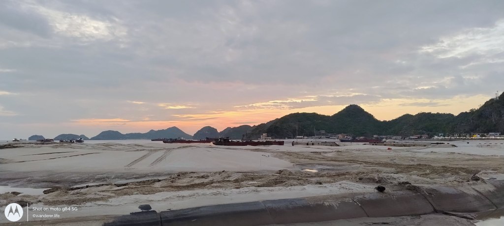 cat ba, vietnam, cat ba square