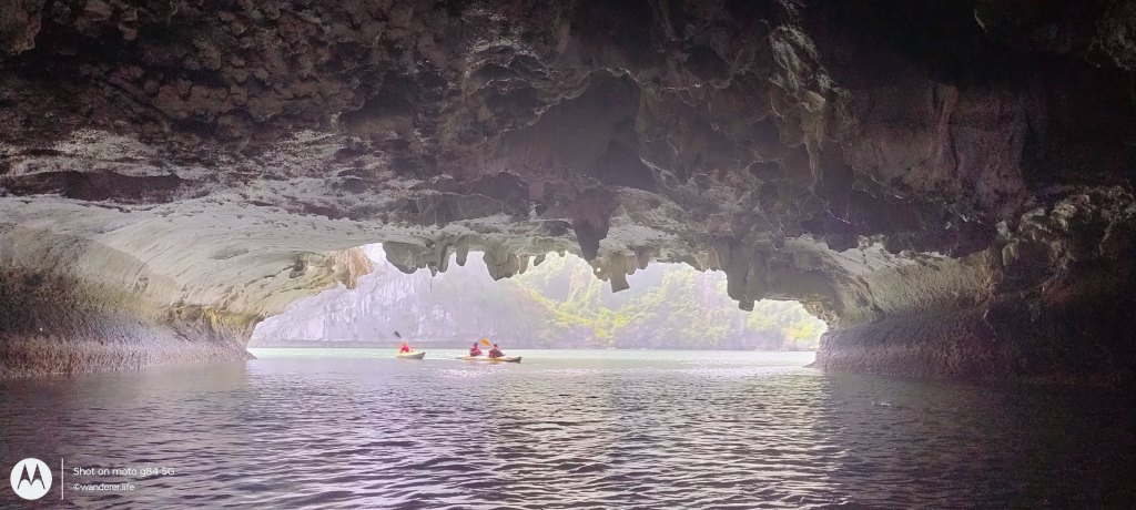 han la bay, cat ba, vietnam