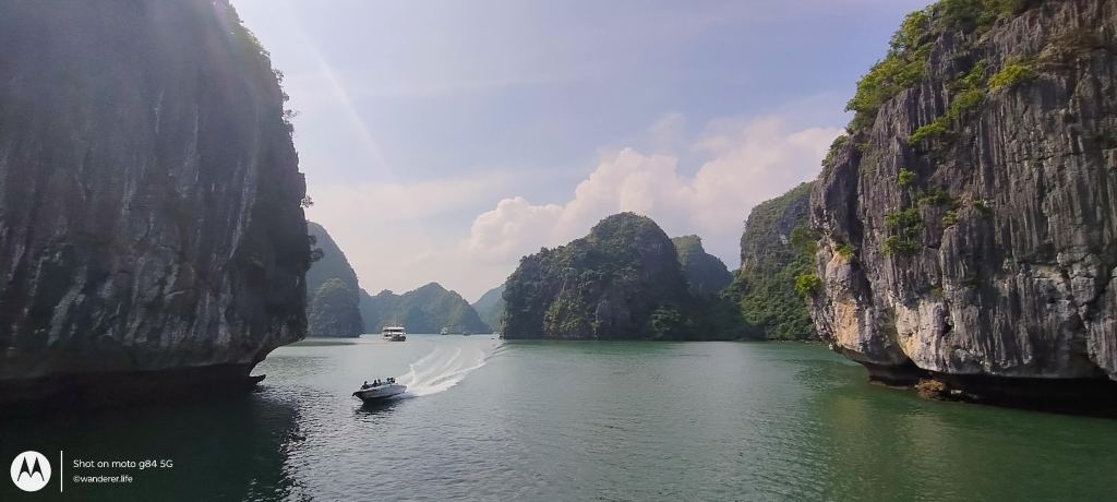 han la bay, cat ba, vietnam