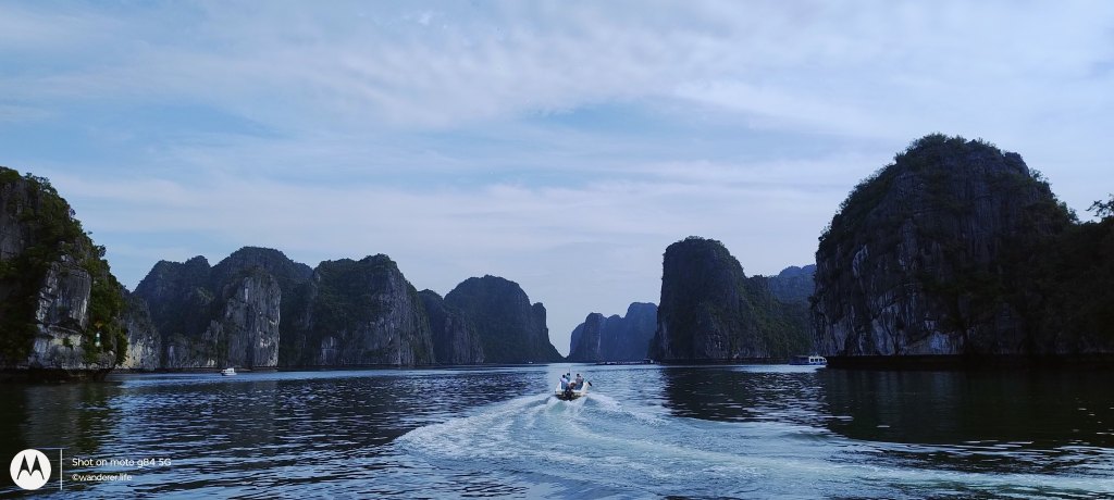 han la bay, cat ba, vietnam